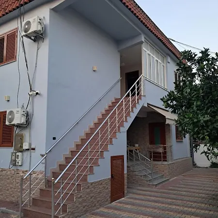 Hostel Vrrini